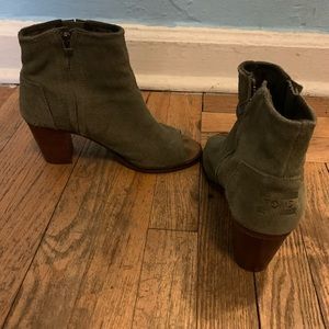 Toms Olive Green Peep Toe Block Heel Suede Sandal